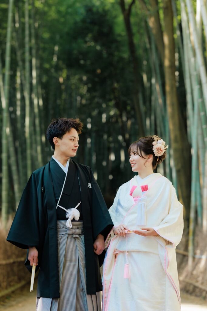 嵐山で白無垢と紋付袴の和装前撮り(竹林の小径)