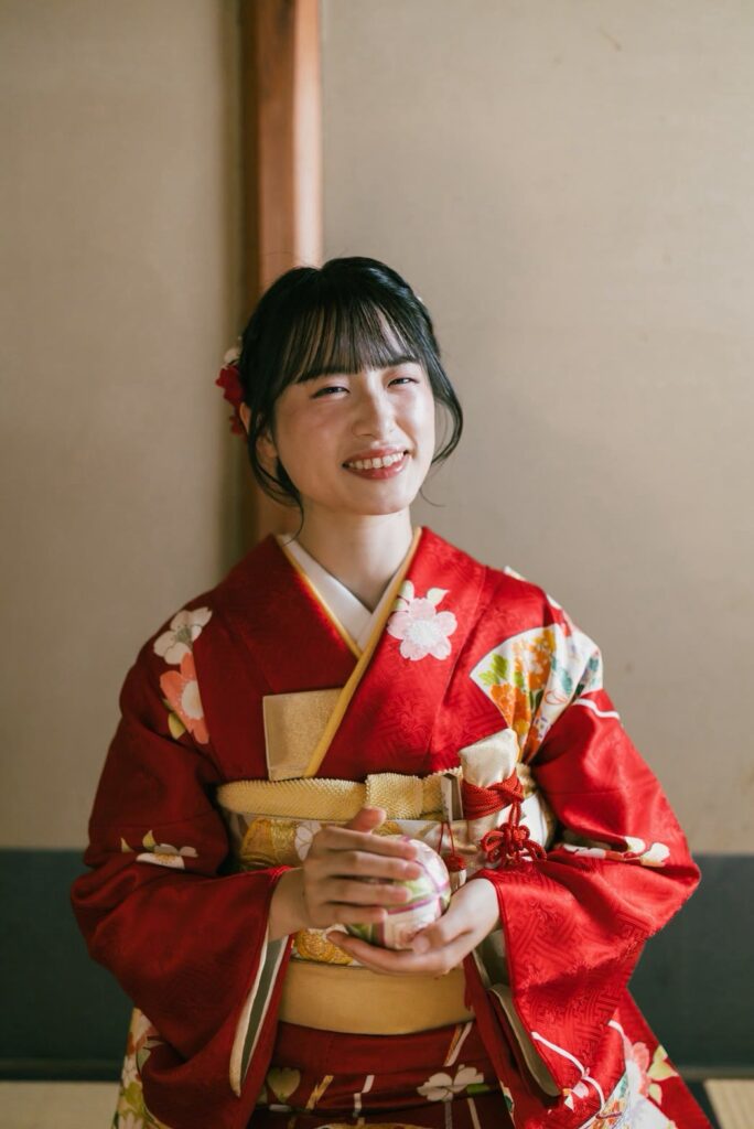 玄想庵で引振袖の和装の前撮り（座敷の光の中で）