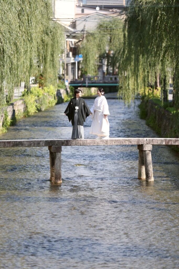 祇園白川で和装の前撮り(白川の一本橋)
