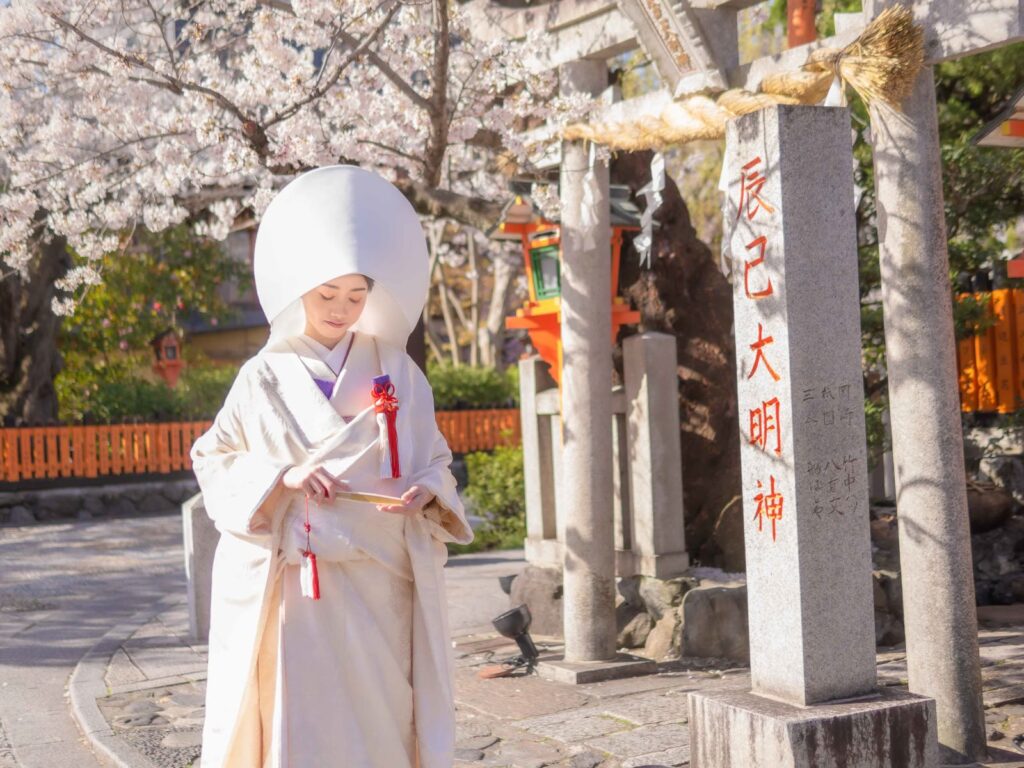 祇園白川で和装の前撮り(辰巳大明神と桜)