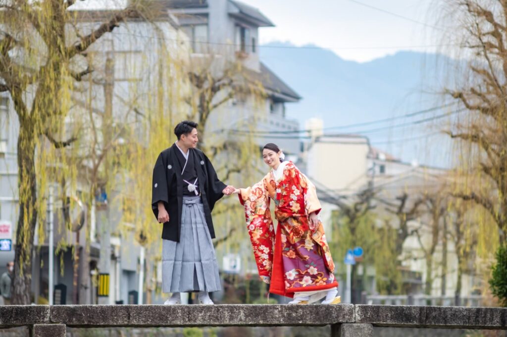 祇園白川で和装の前撮り(柳と色打掛)