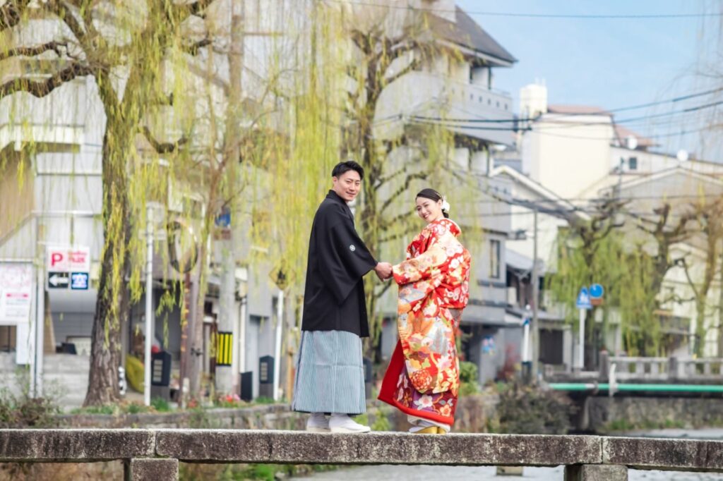 祇園白川で和装の前撮り(柳と色打掛)