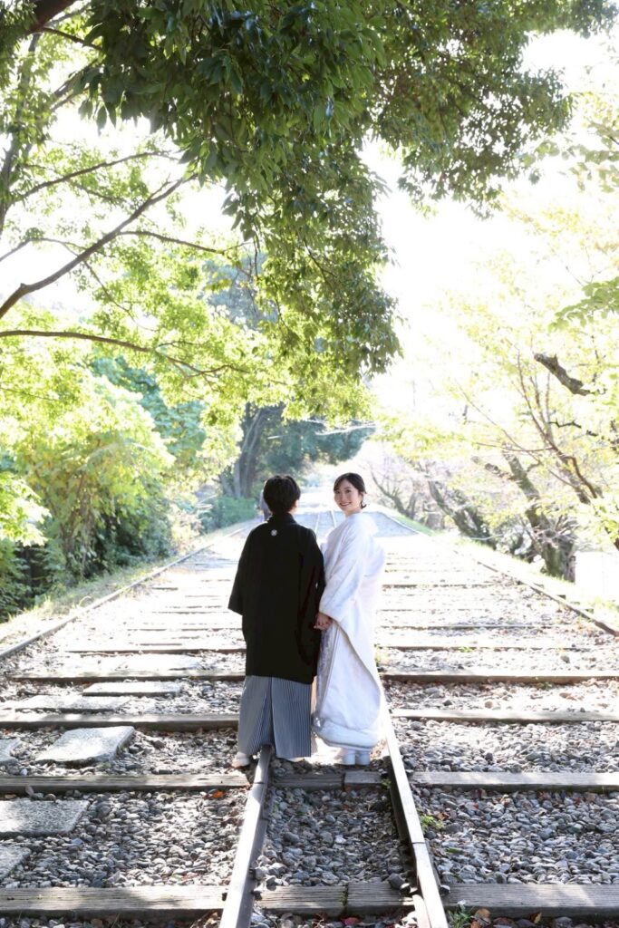 蹴上インクラインで白無垢と紋付袴の和装の前撮り(新緑の線路跡)