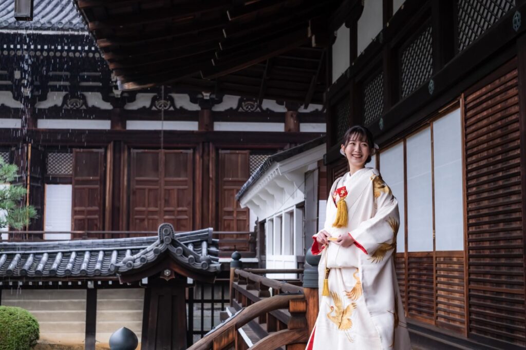 金戒光明寺で色打掛と紋付袴の和装の前撮り(お堂の前で)